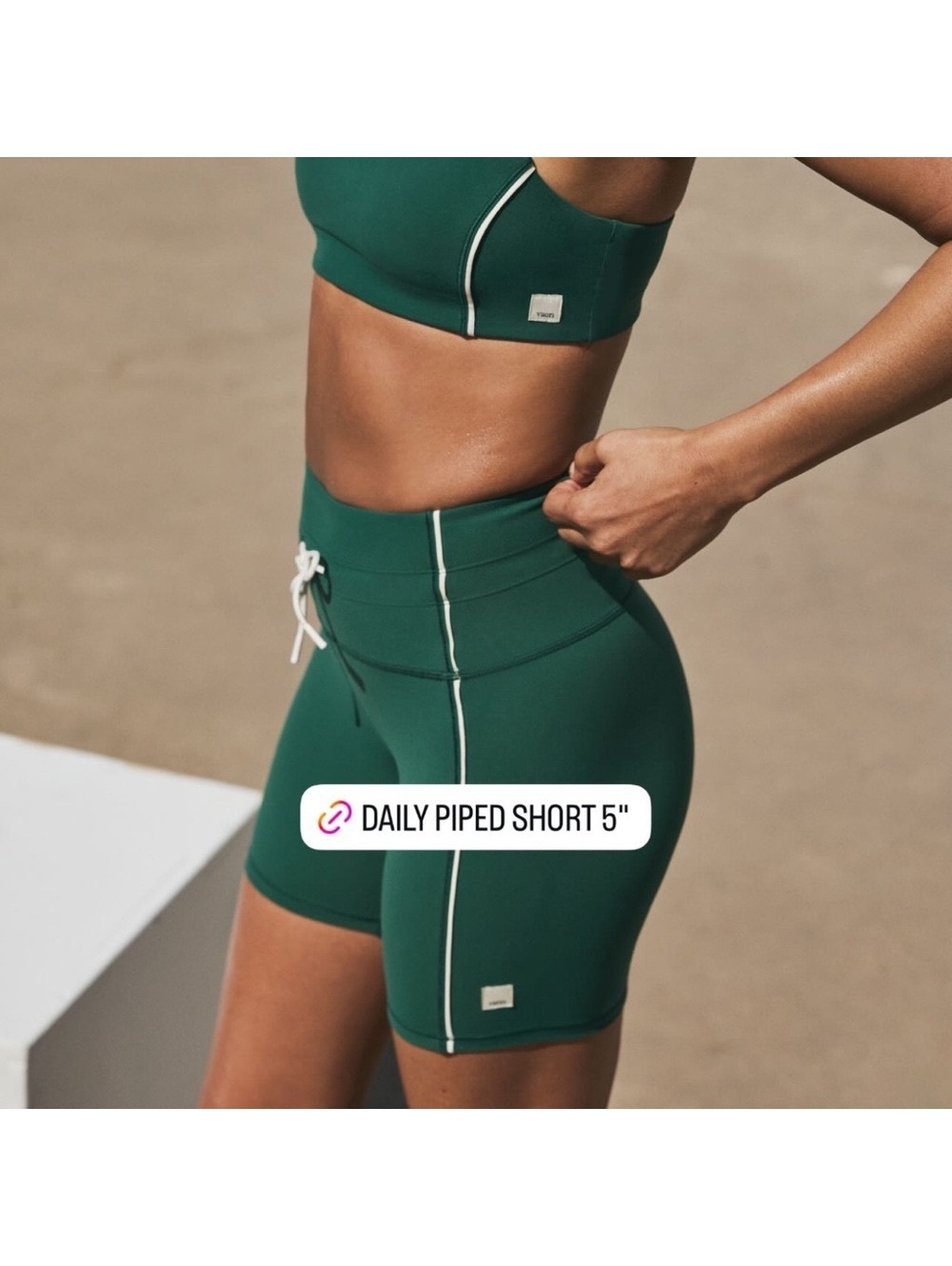 Vuori Daily Piped Short 5" in Viridian Green, Women's Size large